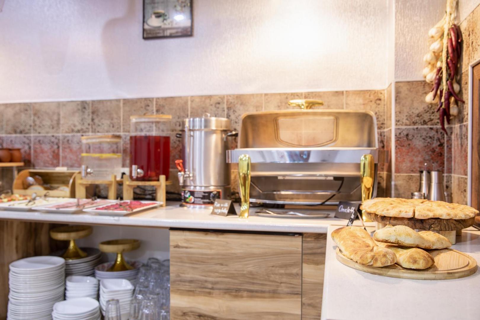 Hotel Gold Tower Местия Екстериор снимка