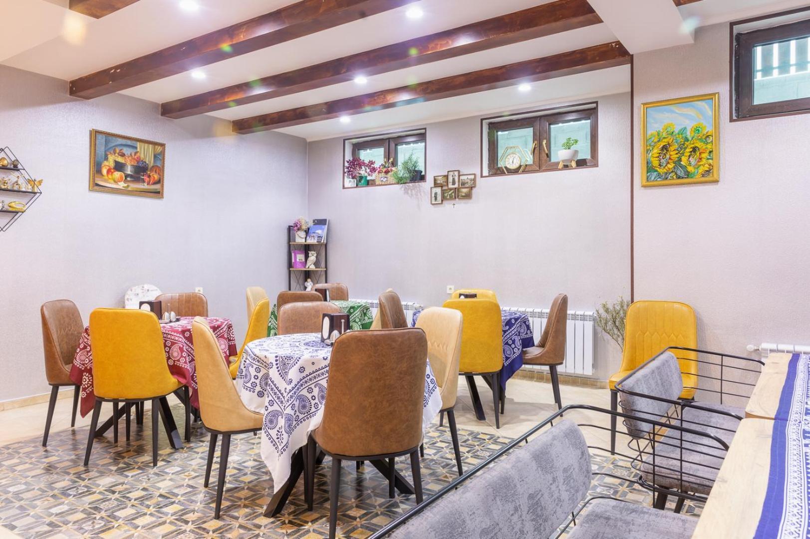 Hotel Gold Tower Местия Екстериор снимка